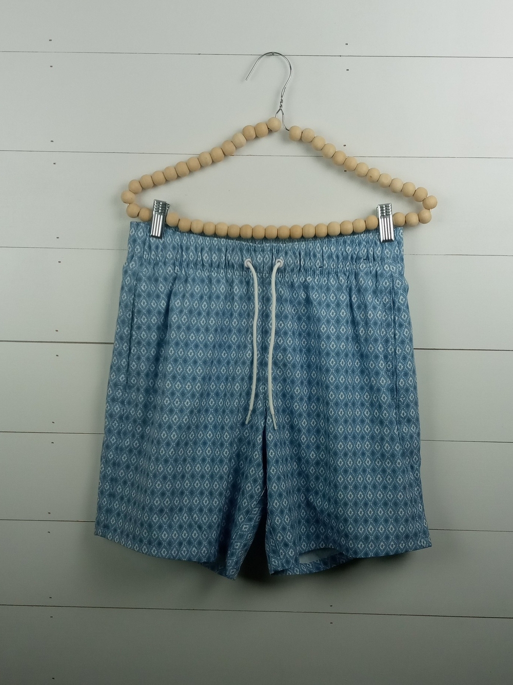Hollister mens size XS diamond blue and white swim trunks